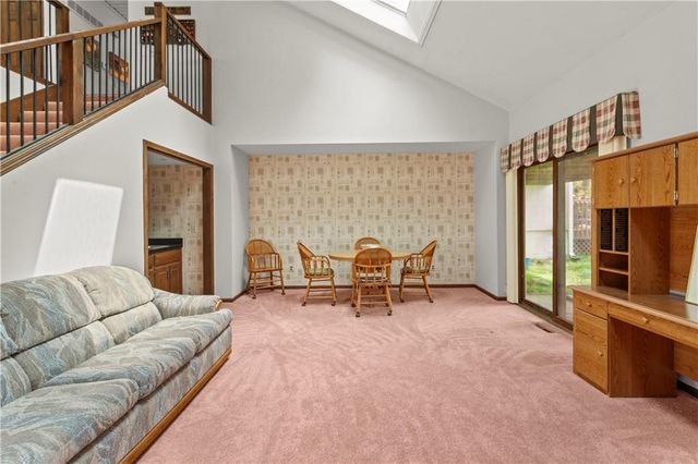 414 NE Point Drive, Lee's Summit, MO 64064