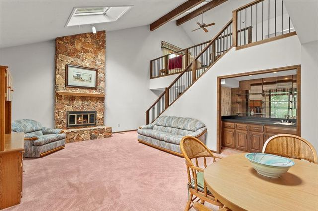 414 NE Point Drive, Lee's Summit, MO 64064