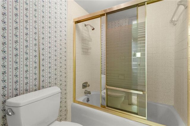 414 NE Point Drive, Lee's Summit, MO 64064