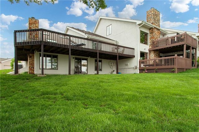 414 NE Point Drive, Lee's Summit, MO 64064