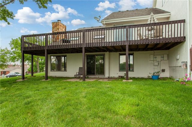 414 NE Point Drive, Lee's Summit, MO 64064