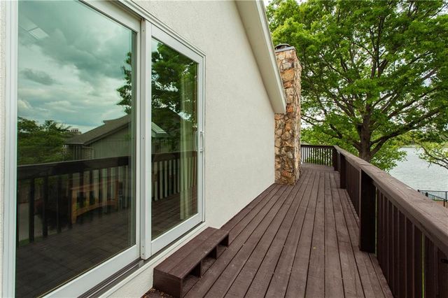414 NE Point Drive, Lee's Summit, MO 64064