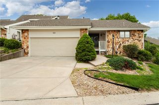 414 NE Point Drive, Lee's Summit, MO 64064