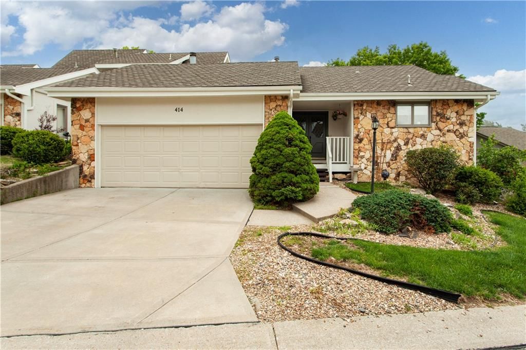 414 NE Point Drive, Lee's Summit, MO 64064