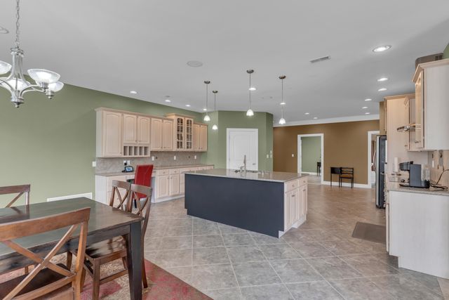 406 TATLOW DR, Columbia, MO 65203