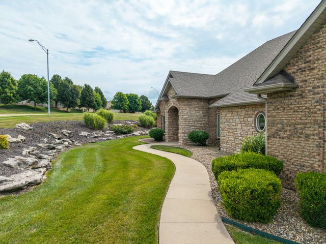 406 TATLOW DR, Columbia, MO 65203
