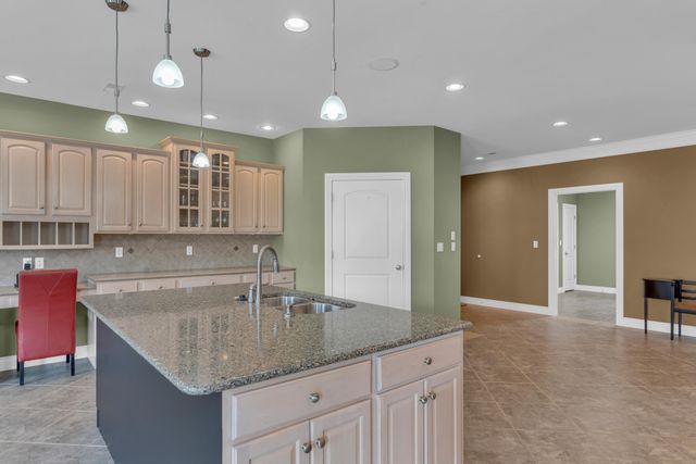 406 TATLOW DR, Columbia, MO 65203