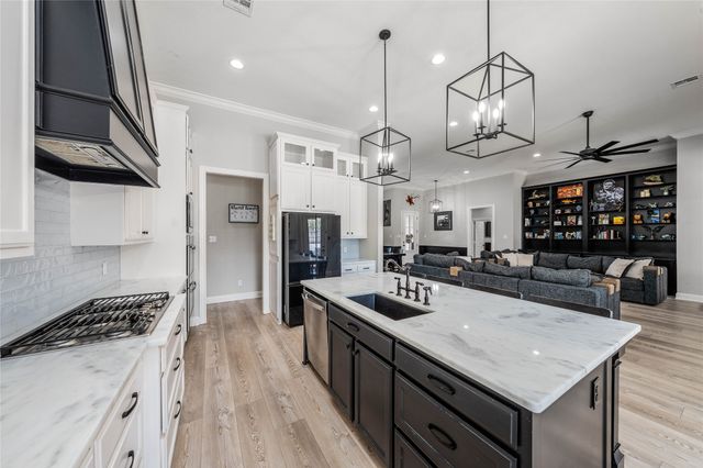 404 Wycliff Drive, China Spring, TX 76633