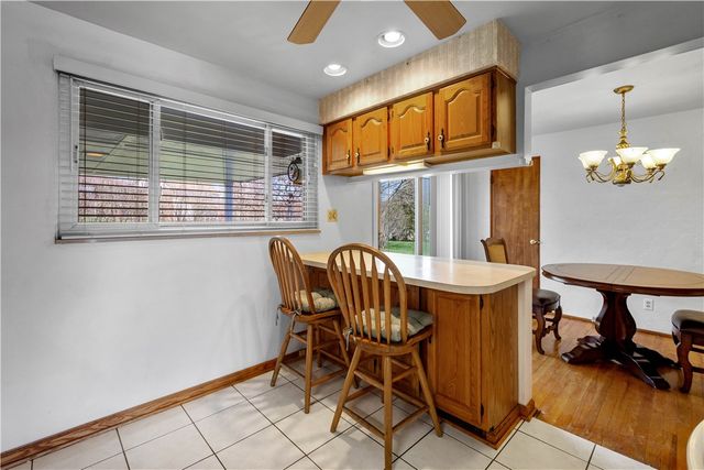 257 Robinhood Rd, Green Tree, PA 15220