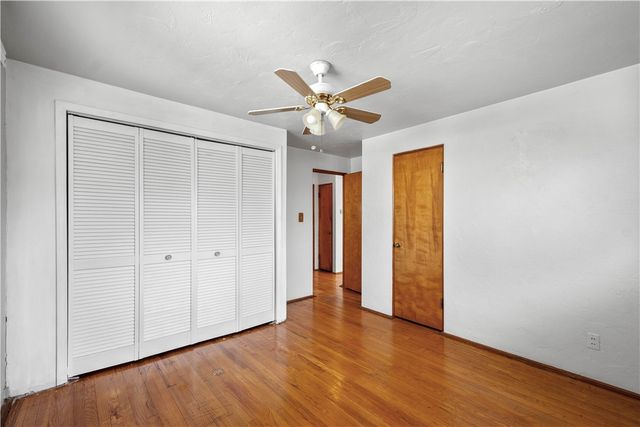 257 Robinhood Rd, Green Tree, PA 15220