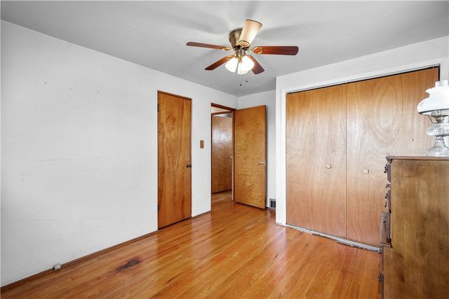 257 Robinhood Rd, Green Tree, PA 15220