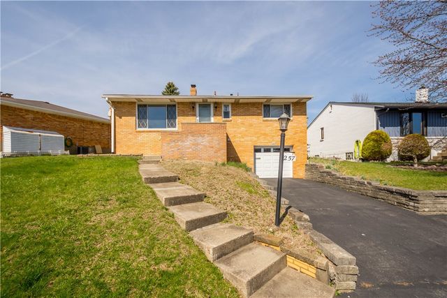 257 Robinhood Rd, Green Tree, PA 15220