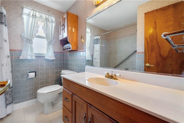 257 Robinhood Rd, Green Tree, PA 15220