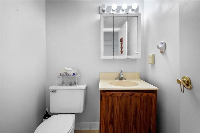 257 Robinhood Rd, Green Tree, PA 15220