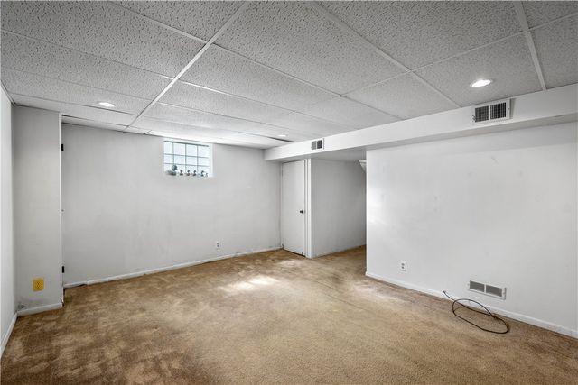 257 Robinhood Rd, Green Tree, PA 15220