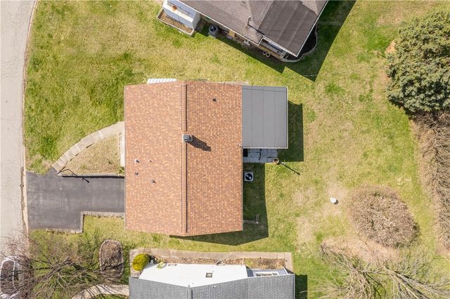 257 Robinhood Rd, Green Tree, PA 15220