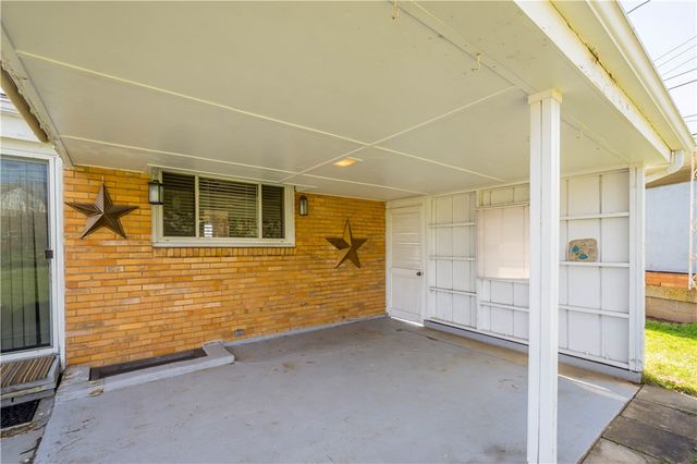 257 Robinhood Rd, Green Tree, PA 15220