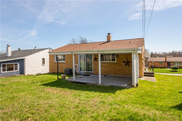 257 Robinhood Rd, Green Tree, PA 15220