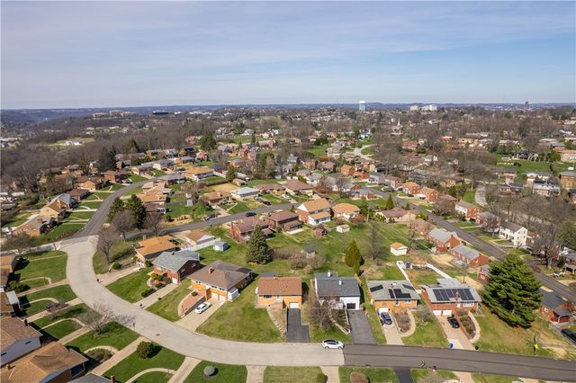 257 Robinhood Rd, Green Tree, PA 15220