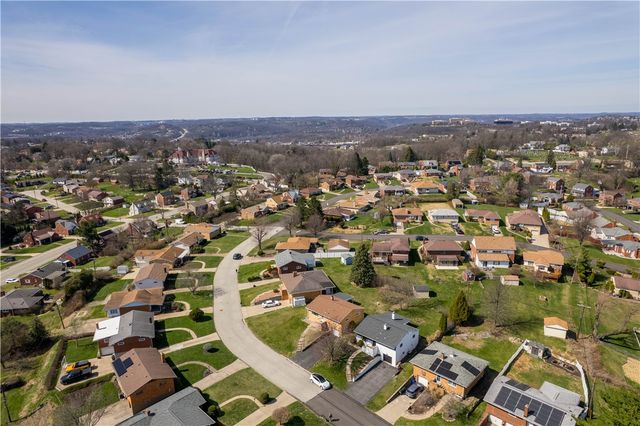 257 Robinhood Rd, Green Tree, PA 15220