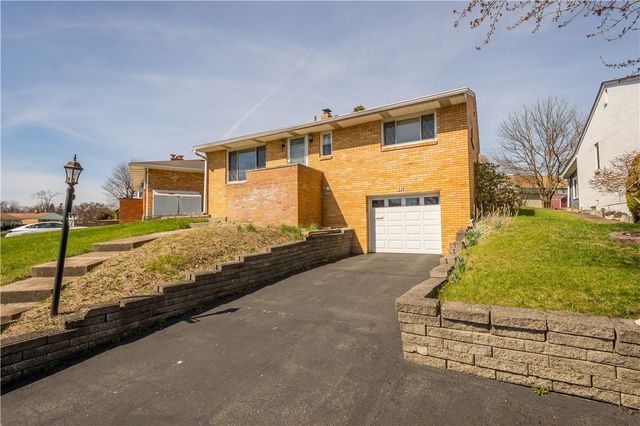 257 Robinhood Rd, Green Tree, PA 15220