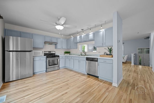 1616 Orchard Court, West Chicago, IL 60185