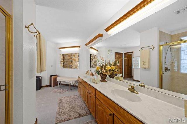 517 E Waters Edge Drive, Shiloh, IL 62221