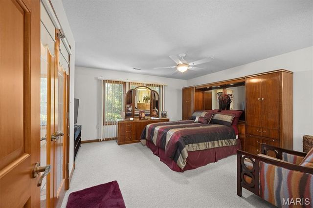 517 E Waters Edge Drive, Shiloh, IL 62221