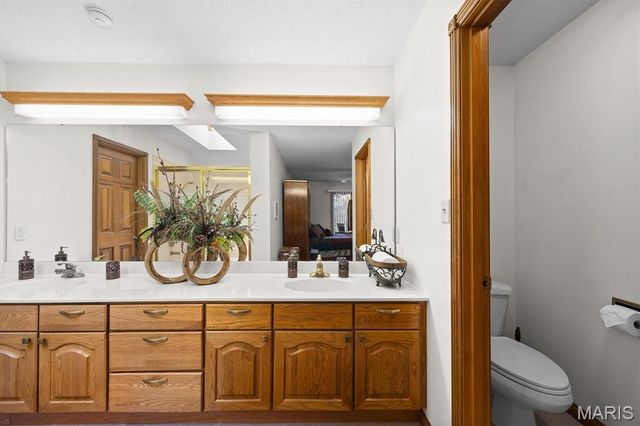 517 E Waters Edge Drive, Shiloh, IL 62221
