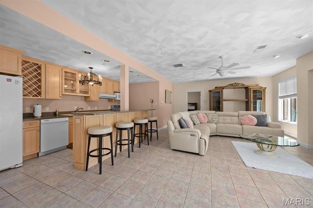 517 E Waters Edge Drive, Shiloh, IL 62221