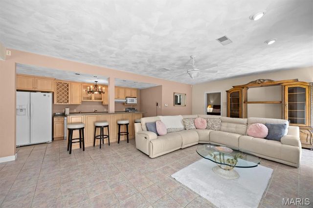 517 E Waters Edge Drive, Shiloh, IL 62221