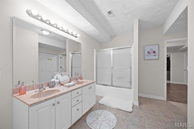 517 E Waters Edge Drive, Shiloh, IL 62221