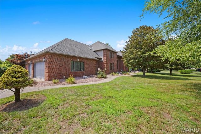 517 E Waters Edge Drive, Shiloh, IL 62221