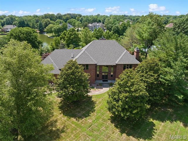 517 E Waters Edge Drive, Shiloh, IL 62221