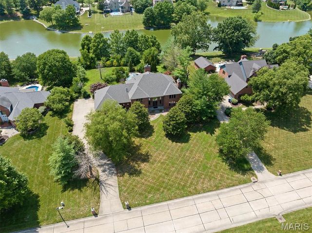 517 E Waters Edge Drive, Shiloh, IL 62221