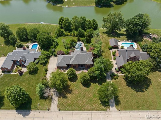 517 E Waters Edge Drive, Shiloh, IL 62221