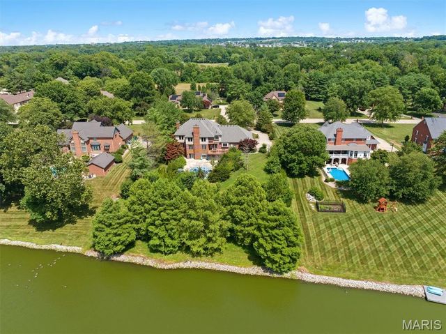 517 E Waters Edge Drive, Shiloh, IL 62221