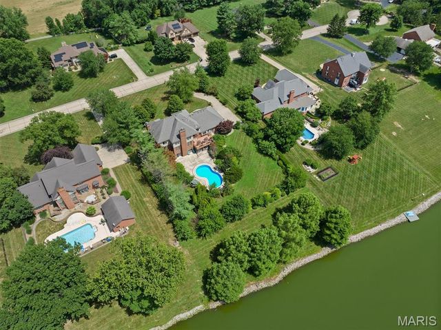 517 E Waters Edge Drive, Shiloh, IL 62221