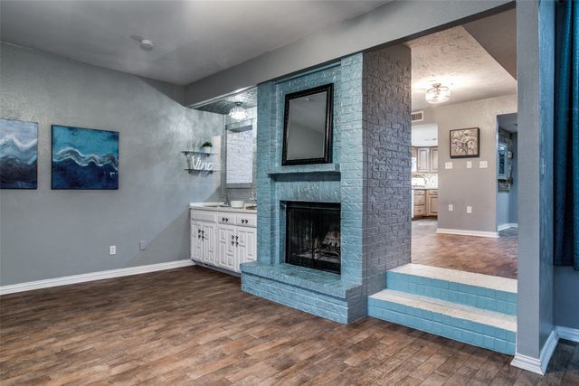 24 Oakbrook Drive, Lewisville, TX 75057