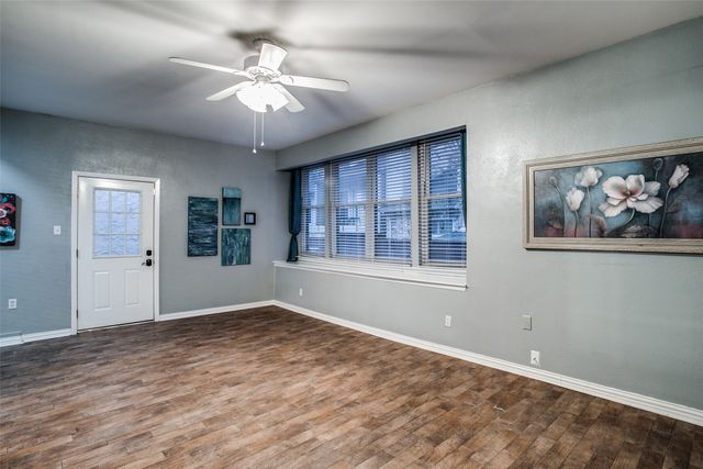 24 Oakbrook Drive, Lewisville, TX 75057