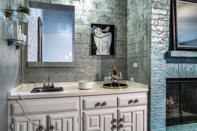 24 Oakbrook Drive, Lewisville, TX 75057