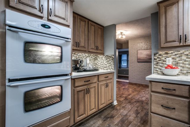 24 Oakbrook Drive, Lewisville, TX 75057