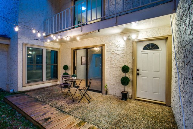 24 Oakbrook Drive, Lewisville, TX 75057