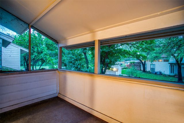 24 Oakbrook Drive, Lewisville, TX 75057