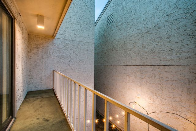 24 Oakbrook Drive, Lewisville, TX 75057