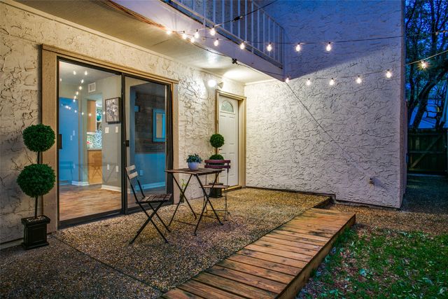 24 Oakbrook Drive, Lewisville, TX 75057