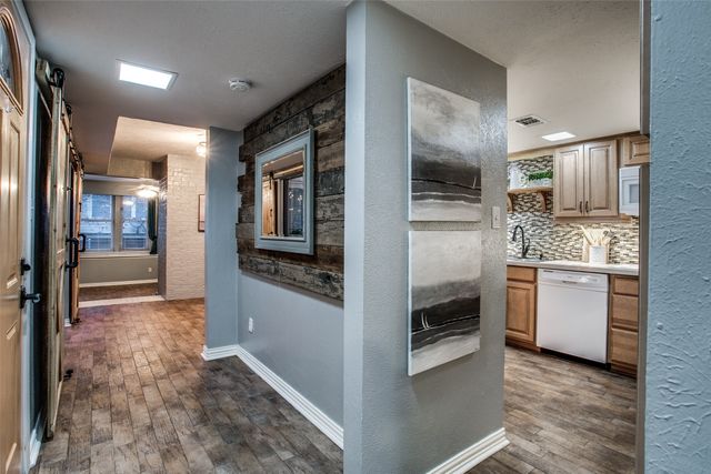 24 Oakbrook Drive, Lewisville, TX 75057