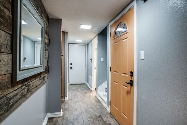 24 Oakbrook Drive, Lewisville, TX 75057