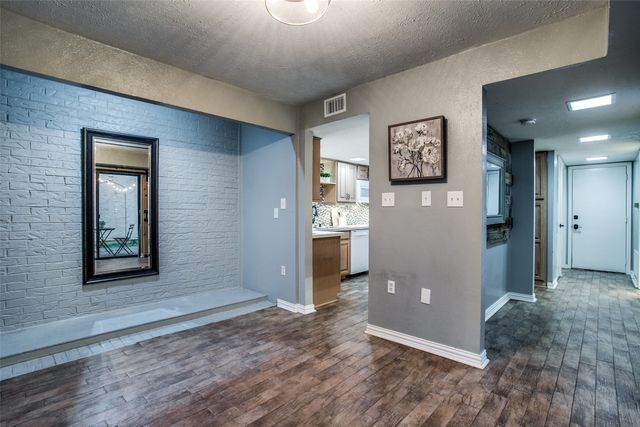 24 Oakbrook Drive, Lewisville, TX 75057