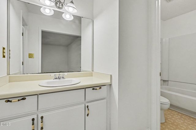 5617 Hamstead Crossing, Raleigh, NC 27612